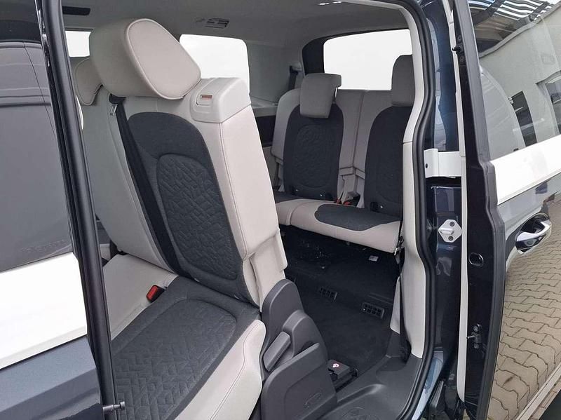 Neu VW ID. Buzz Pro 210 kW (286 PS) 2026 Candyweiß/ starlight blue met Van / Kleinbus