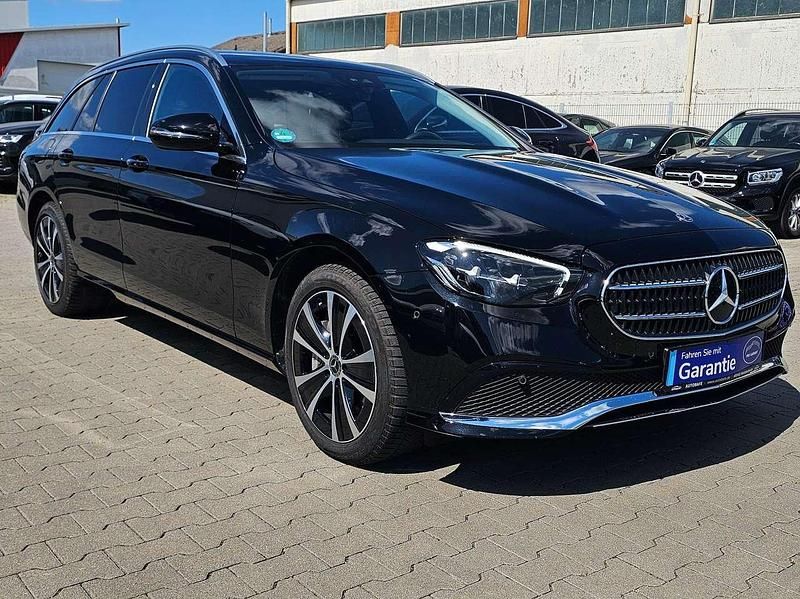 Schwarz Gebraucht 2023 Mercedes E300 Kombi | 34.990 € (Superpreis) - Bild 1/4