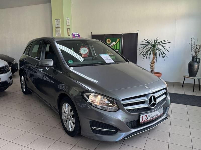 Gebraucht Mercedes B180 Style 122 PS (89 kW) 2016 Grau Van / Kleinbus