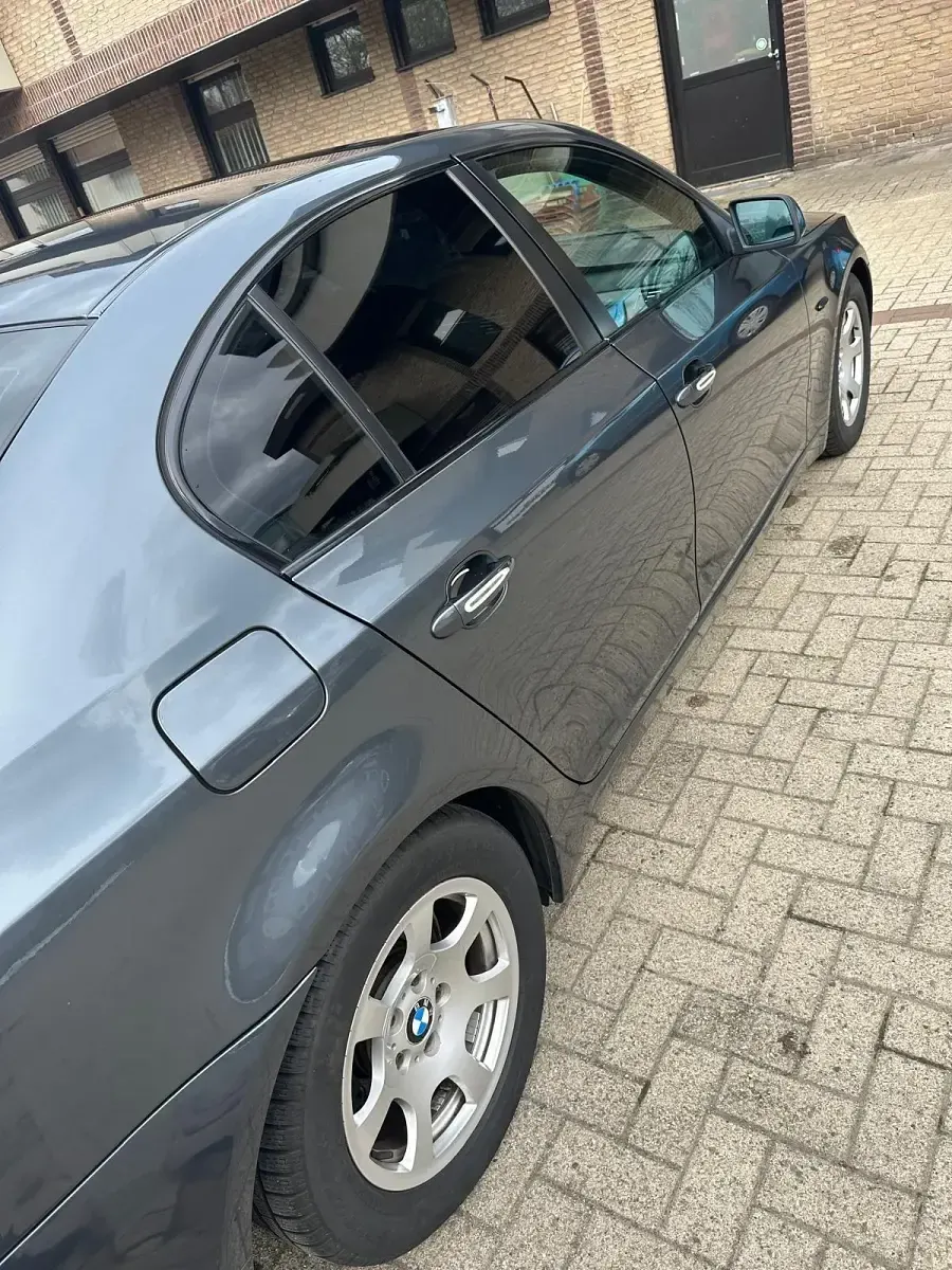 Käytetty BMW 523 177 HP (130 kW) 2007 Harmaa Sedan