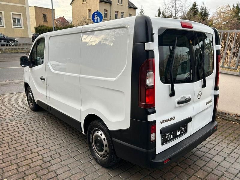 Gebraucht Opel Vivaro 125 PS (91 kW) 2018 Weiß Van / Kleinbus