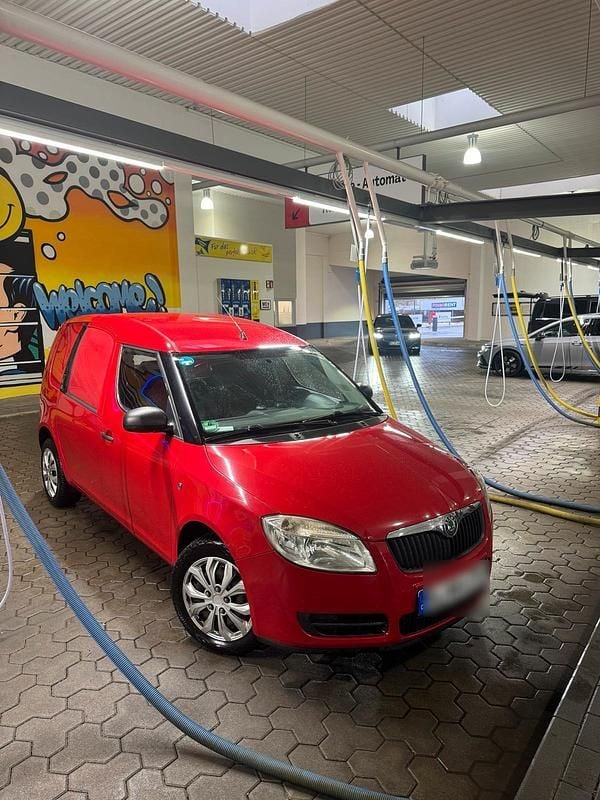 Gebraucht Skoda Roomster 75 PS (55 kW) 2010 Rot Van / Kleinbus