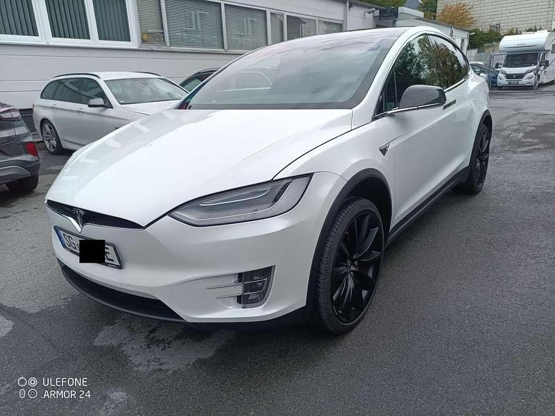 Pearl white metallic Gebraucht 2021 Tesla Model X Performance SUV | 59.999 € - Bild 1/4