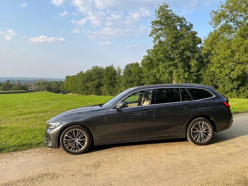 Gebraucht BMW 320 190 PS (139 kW) 2020 Grau Kombi