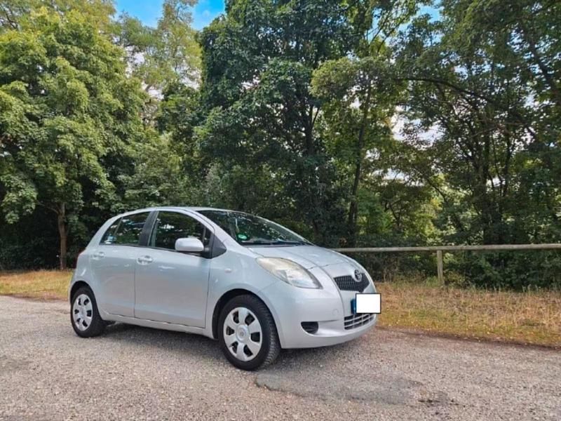 Silber Gebraucht 2006 Toyota Yaris Kleinwagen | 2.650 € (Guter Preis) - Bild 1/4