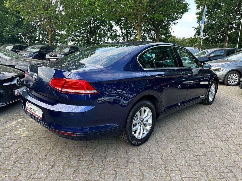 Gebraucht VW Passat Comfortline 150 PS (110 kW) 2018 Blau (atlantic blue metallic) Limousine