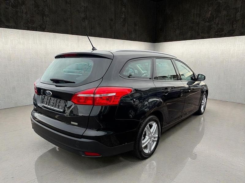 Gebraucht Ford Focus 101 PS (74 kW) 2018 Schwarz Limousine