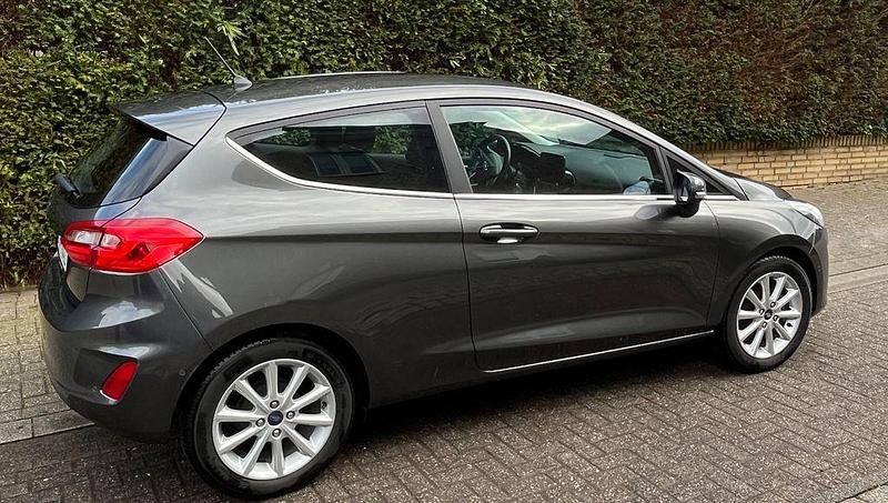 Gebraucht Ford Fiesta Titanium 86 PS (63 kW) 2018 Grau Kleinwagen