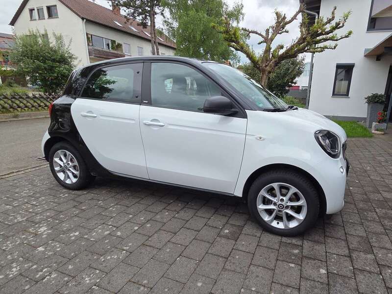 Weiß Gebraucht 2018 Smart ForFour Pure Limousine | 7.900 € (Guter Preis) - Bild 1/4