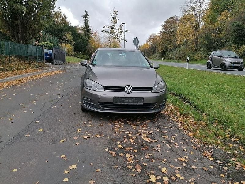 Grau Gebraucht 2013 VW Golf VII Comfortline Limousine | 5.300 € (Guter Preis) - Bild 1/4