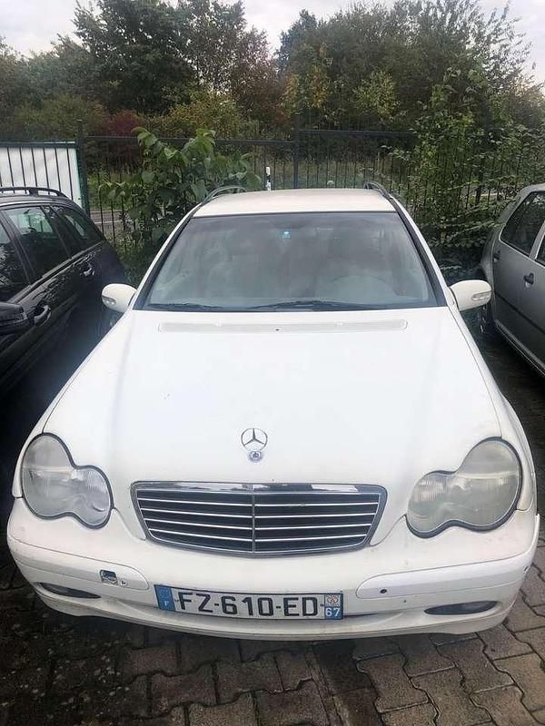 Weiß Gebraucht 2002 Mercedes C220 Elegance Kombi | 750.650 € - Bild 1/3