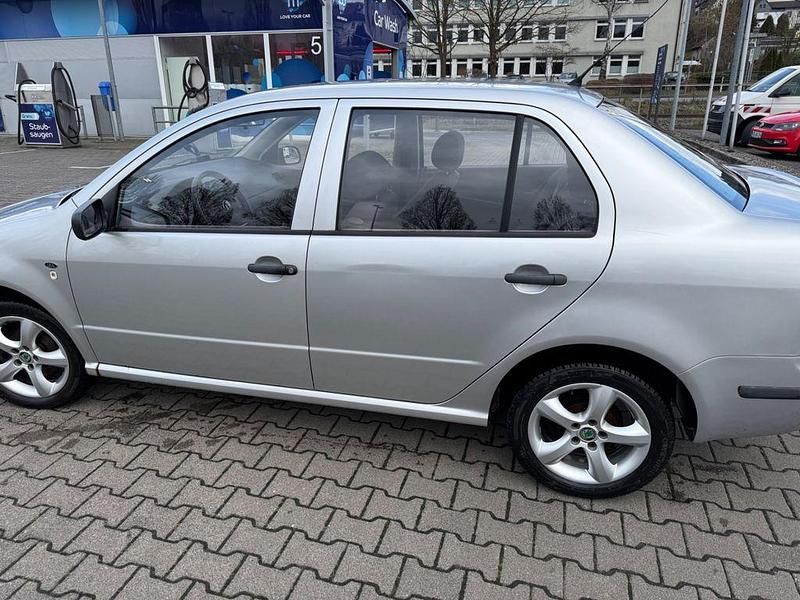 Gebraucht Skoda Fabia 54 PS (39 kW) 2002 Silber Limousine