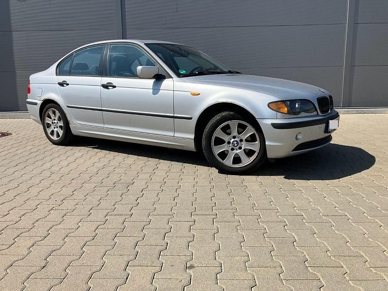 Silber Gebraucht 2005 BMW 318 Limousine | 1.400 € (Superpreis) - Bild 1/4