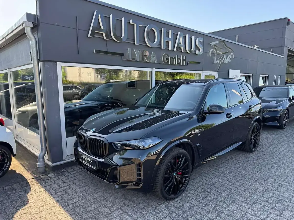 Gebraucht BMW X5 M Sport 298 PS (219 kW) 2025 Black sapphire metallic SUV