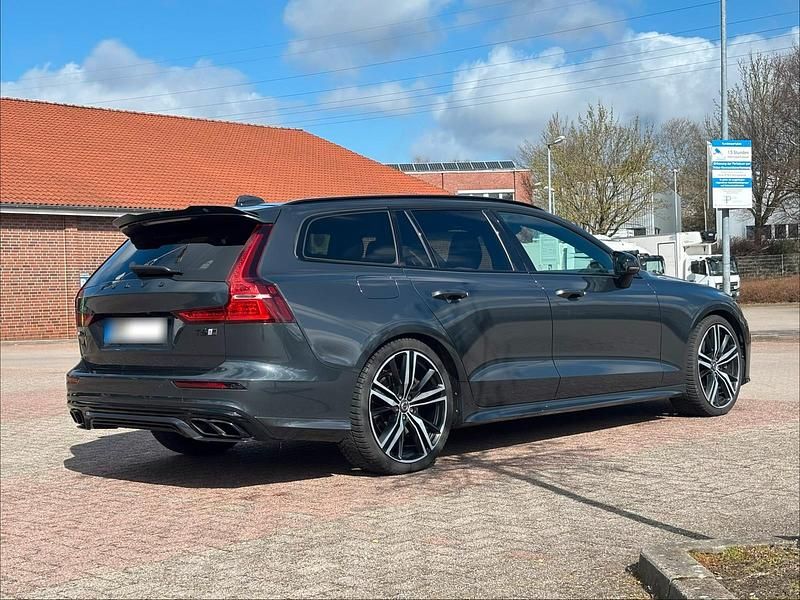 Gebraucht Volvo V60 R-Design 326 PS (239 kW) 2019 Grau Kombi