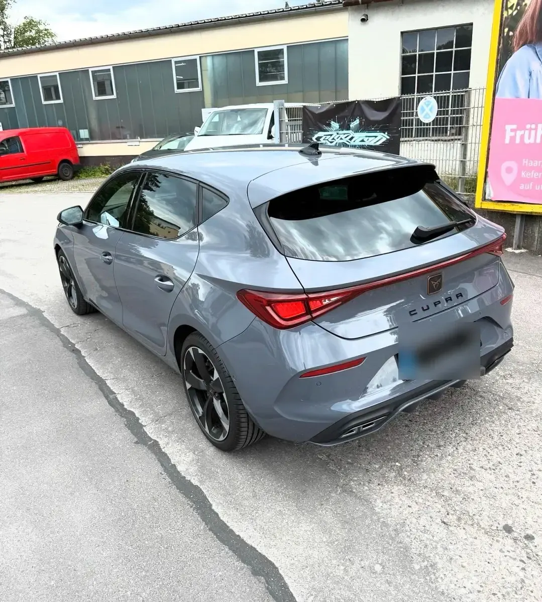Gebraucht Cupra Leon 150 PS (110 kW) 2024 Grau Limousine