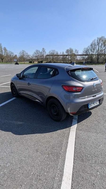 Gebraucht Renault Clio IV Initiale Paris 98 PS (72 kW) 2014 Silber Kleinwagen