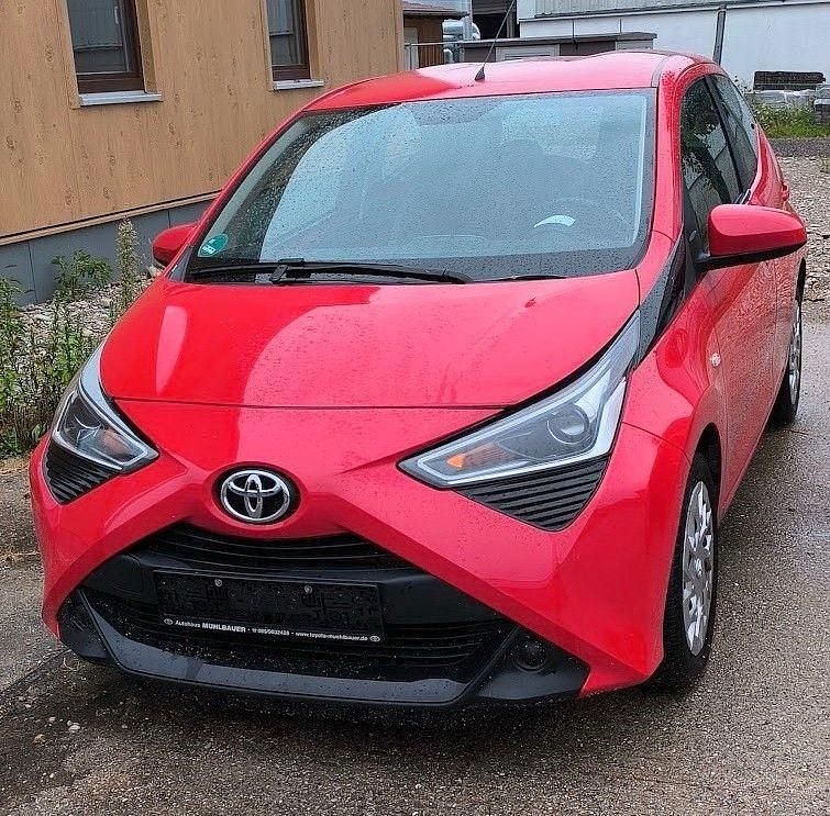 Rot Gebraucht 2019 Toyota Aygo X-play Kleinwagen | 7.900 € (Fairer Preis) - Bild 1/3