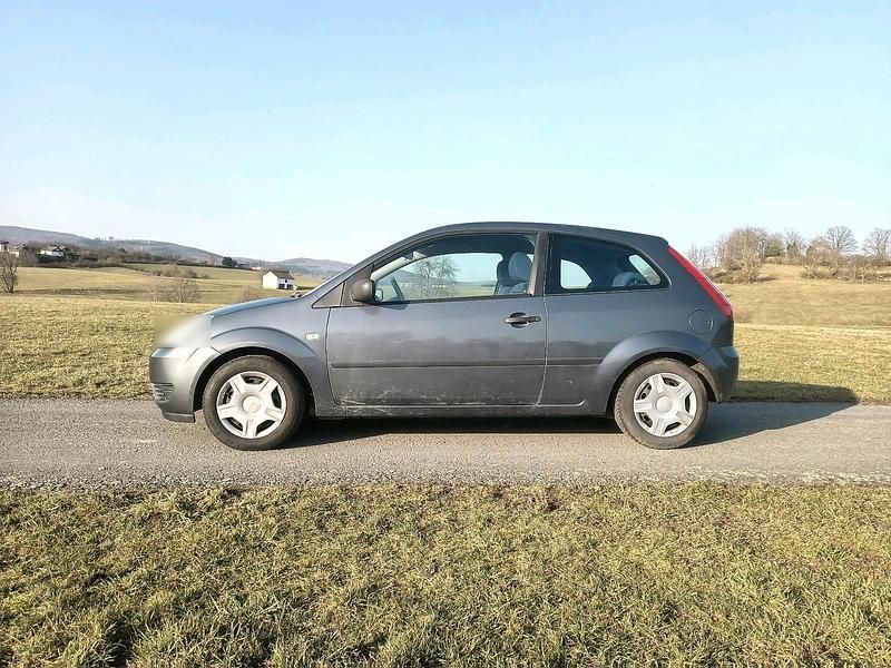 Gebraucht Ford Fiesta 70 PS (51 kW) 2004 Grau Kleinwagen