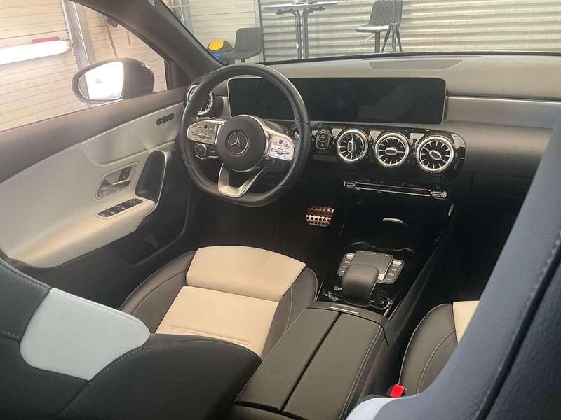 Blau Gebraucht 2020 Mercedes A200 AMG line Limousine | 25.000 € (Fairer Preis) - Bild 1/4
