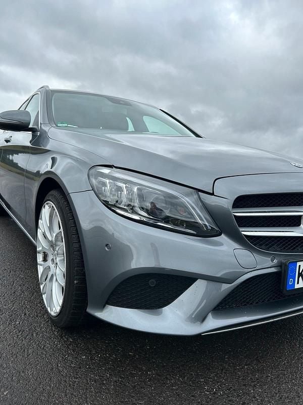 Grün Gebraucht 2019 Mercedes C300 Kombi | 24.500 € (Superpreis) - Bild 1/4