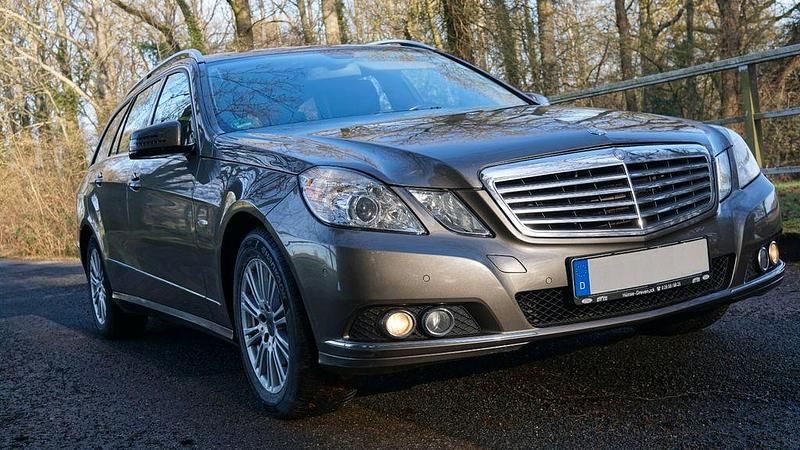 Gebraucht Mercedes E350 Elegance 231 PS (169 kW) 2010 Braun Limousine