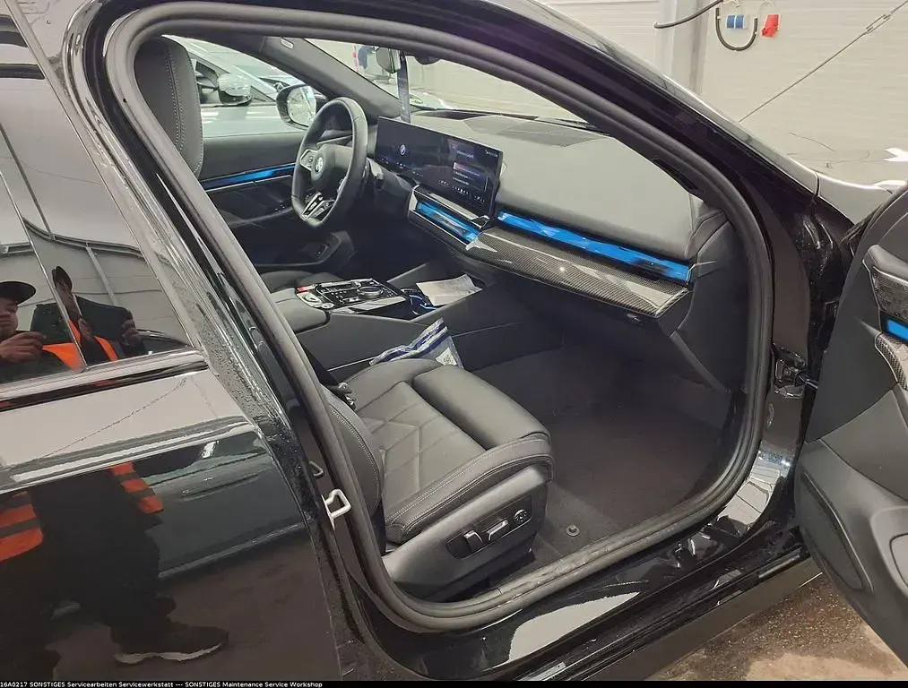Gebraucht BMW 540 M Sport 303 PS (222 kW) 2025 Black sapphire Kombi