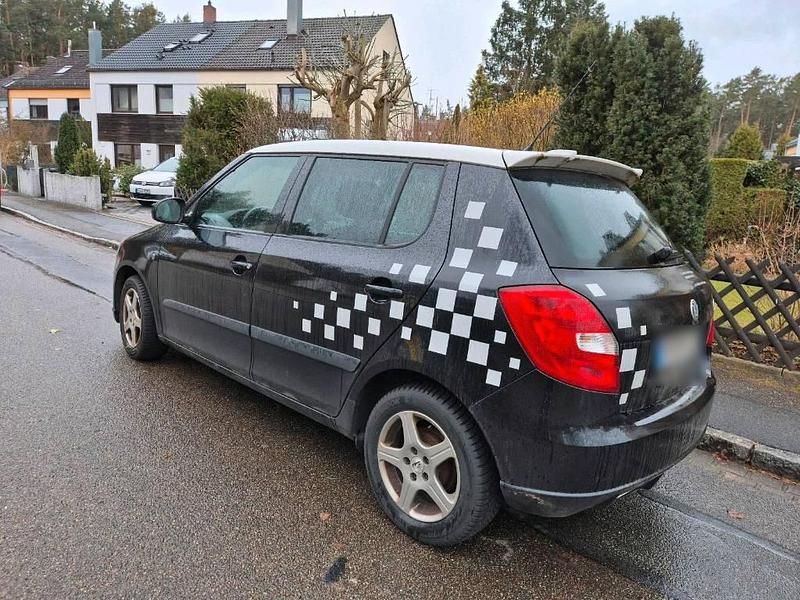 Gebraucht Skoda Fabia 69 PS (50 kW) 2010 Schwarz Limousine