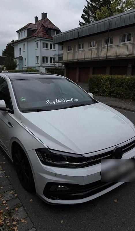 Weiß Gebraucht 2018 VW Polo R-line Limousine | 16.500 € - Bild 1/4