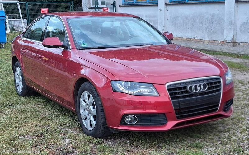 Rot Gebraucht 2011 Audi A4 Ambiente Limousine | 5.500 € (Superpreis) - Bild 1/4
