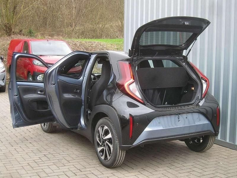 Neu Toyota Aygo 72 PS (52 kW) 2025 Celestite grey (1k3)/ black mi Kleinwagen