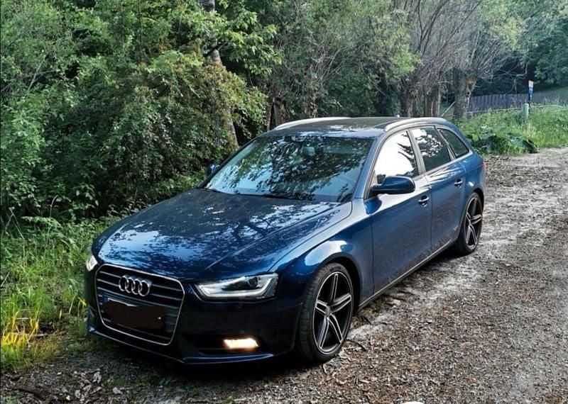 Blau Gebraucht 2013 Audi A4 Limousine | 7.999 € (Guter Preis) - Bild 1/4