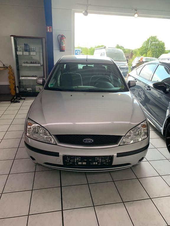 Gebraucht Ford Mondeo Ghia 145 PS (106 kW) 2001 Silber Limousine