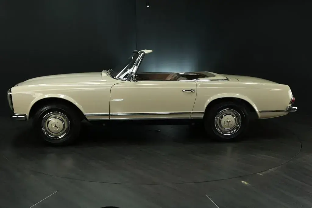 Gebraucht Mercedes 230 150 PS (110 kW) 1967 Beige Cabrio