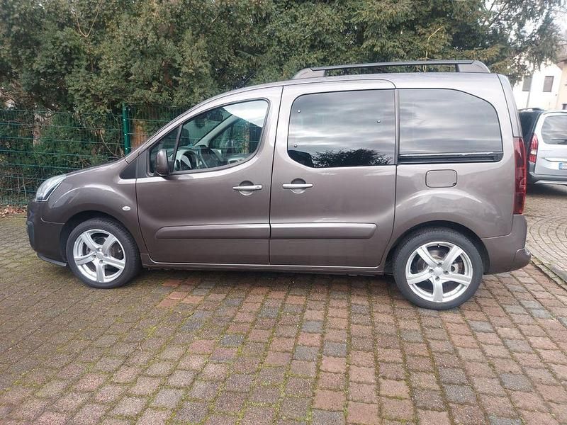 Gebraucht Citroën Berlingo SELECTION 120 PS (88 kW) 2015 Braun Van / Kleinbus