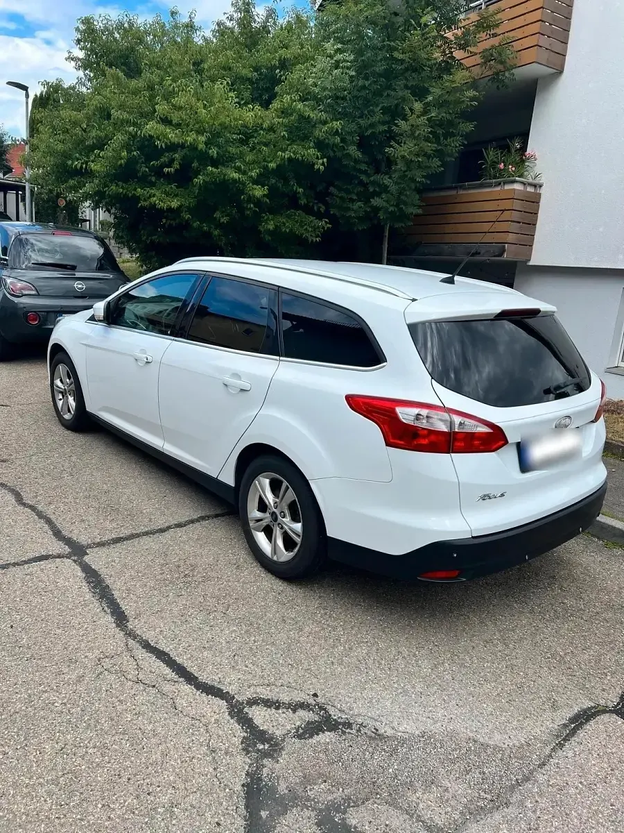Gebraucht Ford Focus 105 PS (77 kW) 2012 Weiß Kombi