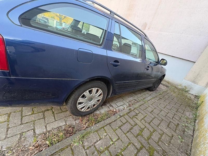 Second-hand Skoda Octavia Ambiente 105 CP (77 kW) 2010 Albastru Break