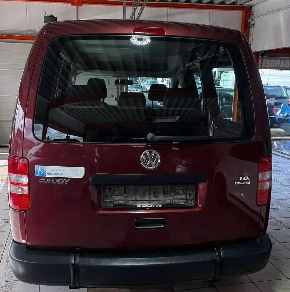Używany VW Caddy Maxi 102 KM (75 kW) 2010 Czerwony Minivan