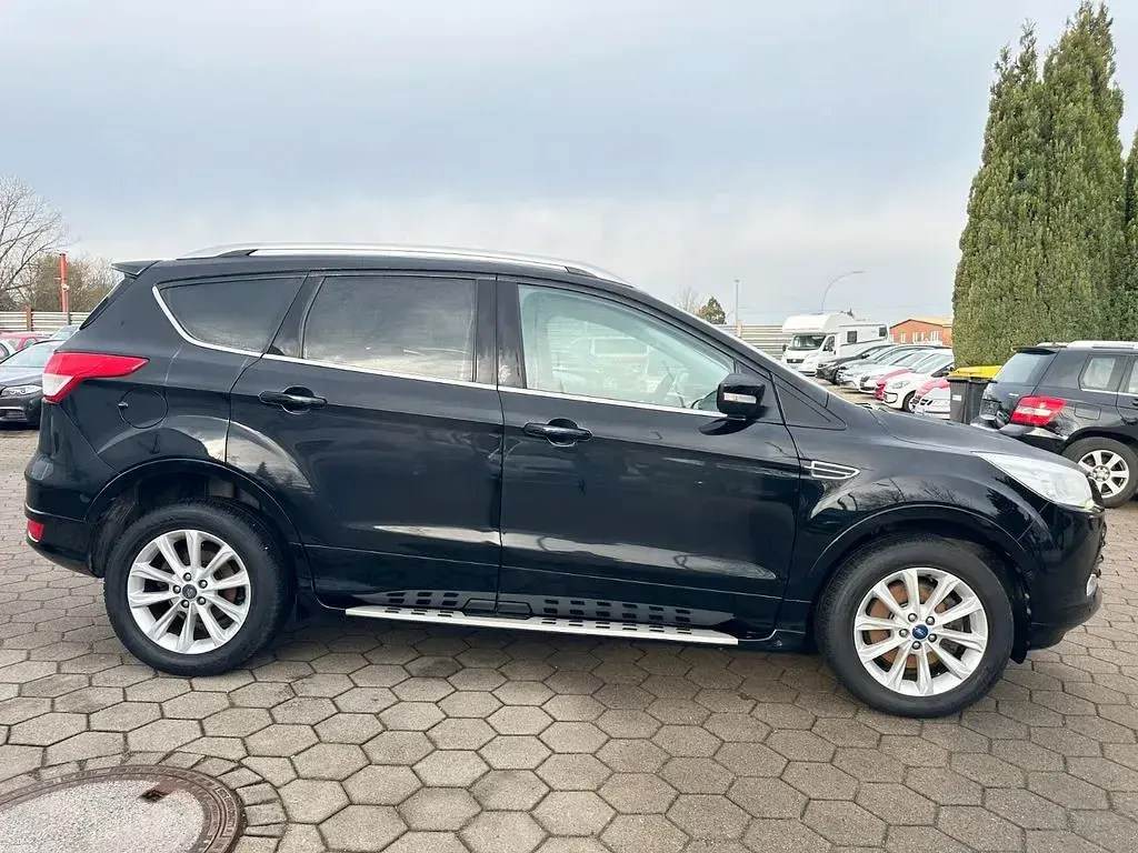 Używany Ford Kuga Titanium 150 KM (110 kW) 2016 Czarny SUV