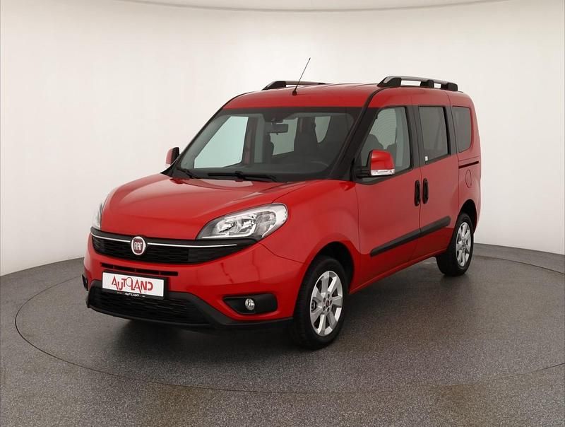 Rot Gebraucht 2017 Fiat Doblò Lounge Van / Kleinbus | 14.990 € - Bild 1/4