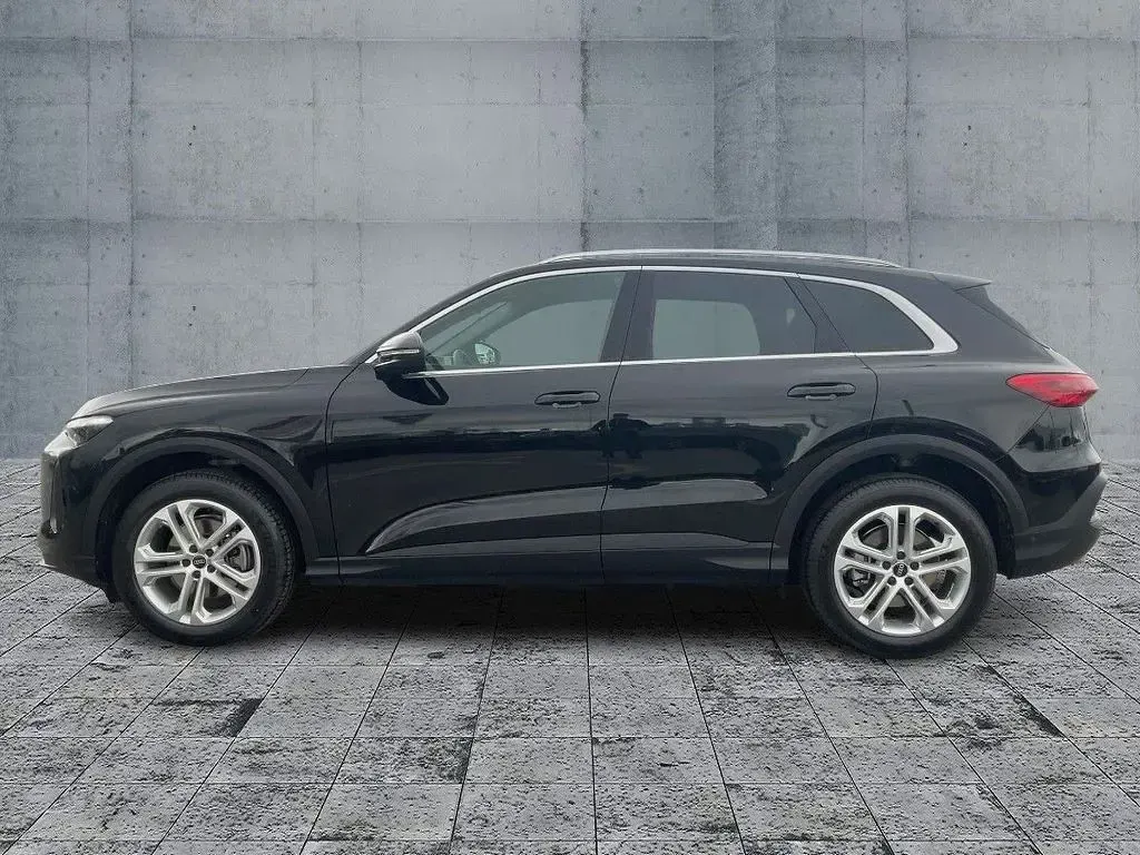 Second-hand Audi Q5 Sport 204 CP (150 kW) 2025 Negru SUV
