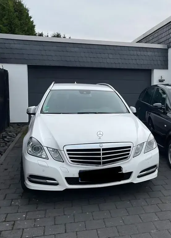 Gebraucht Mercedes E200 Avantgarde 136 PS (100 kW) 2012 Weiß Limousine