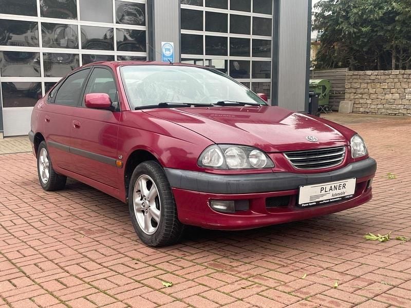 Gebraucht Toyota Avensis Executive 147 PS (108 kW) 2000 Rot Kombi