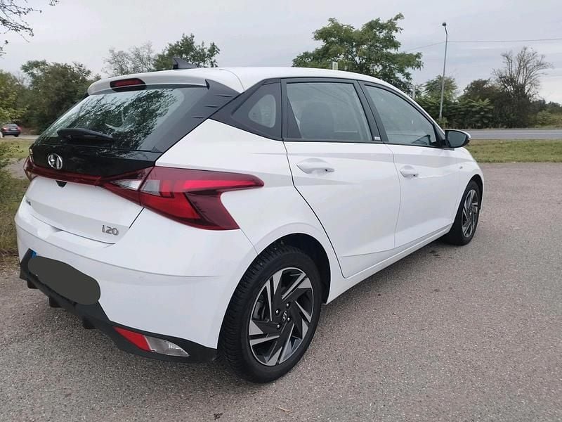 Gebraucht Hyundai i20 101 PS (74 kW) 2021 Weiß Kleinwagen