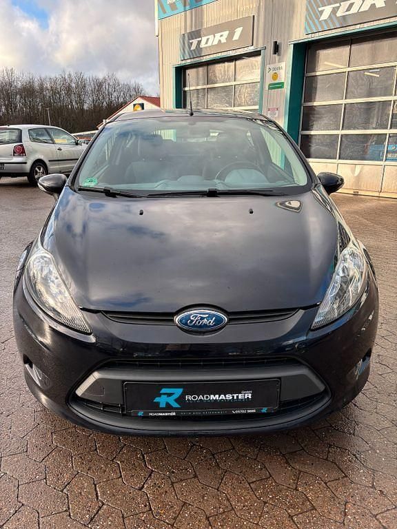 Gebraucht Ford Fiesta Trend 82 PS (60 kW) 2009 Blau Kleinwagen