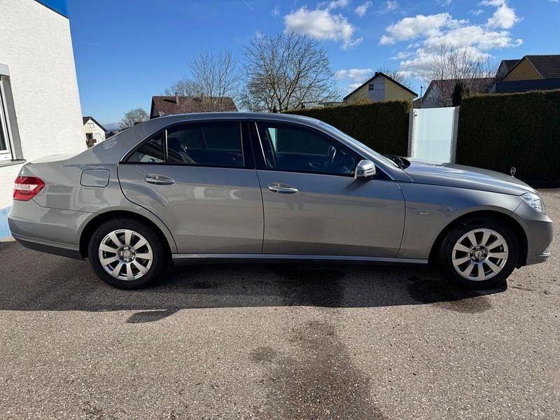Gebraucht Mercedes E200 184 PS (135 kW) 2012 Silber Limousine