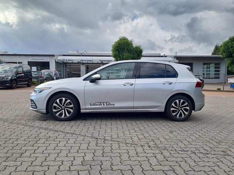 Gebraucht VW Golf VIII Active 150 PS (110 kW) 2023 Silber metallic Limousine