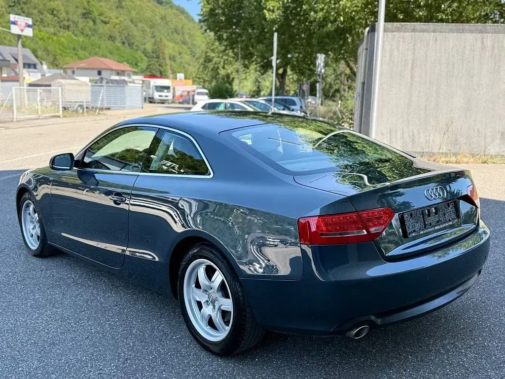 Gebraucht Audi A5 Sport 239 PS (175 kW) 2011 Grau Coupé