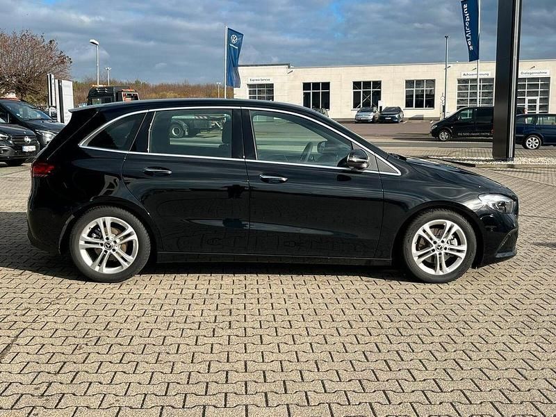 Gebraucht Mercedes B180 Progressive 136 PS (100 kW) 2026 Schwarz Van / Kleinbus