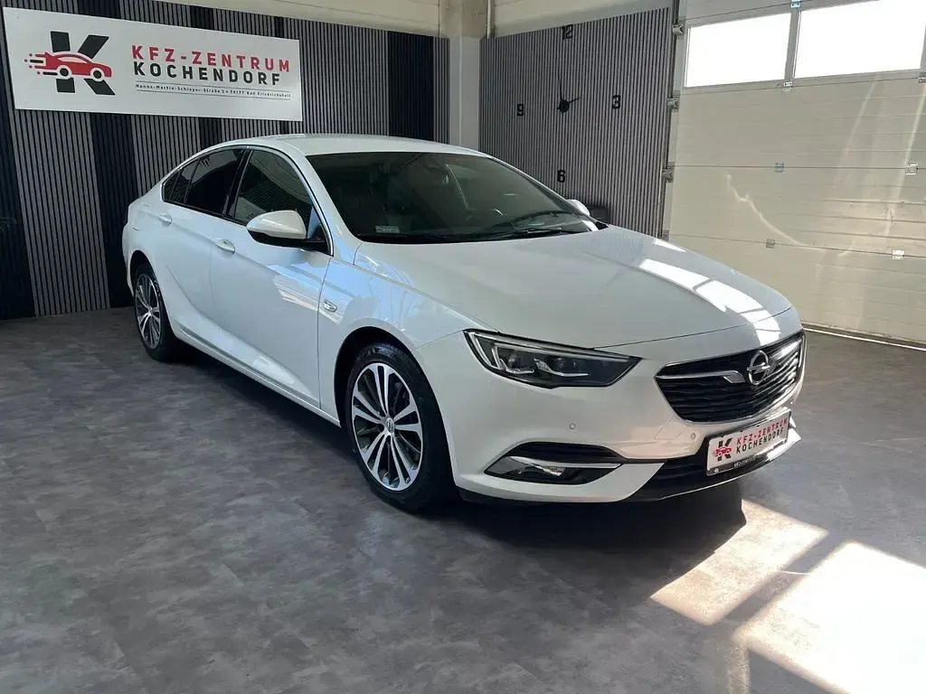 Używany Opel Insignia Exklusiv 170 KM (125 kW) 2018 Biały Sedan/Limuzyna